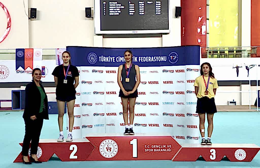 buyuk-kadin-serbest-parkur-(1)