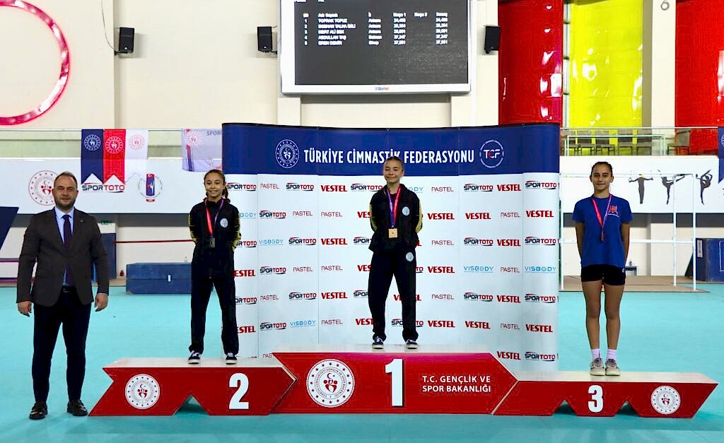 yildiz-kadin-serbest-parkur-(2)